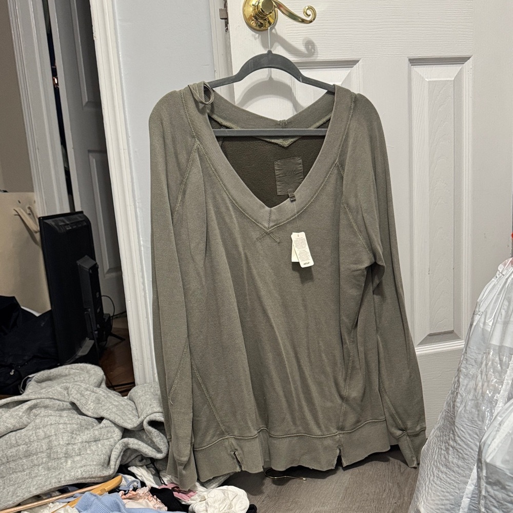 NWT aerie crewneck